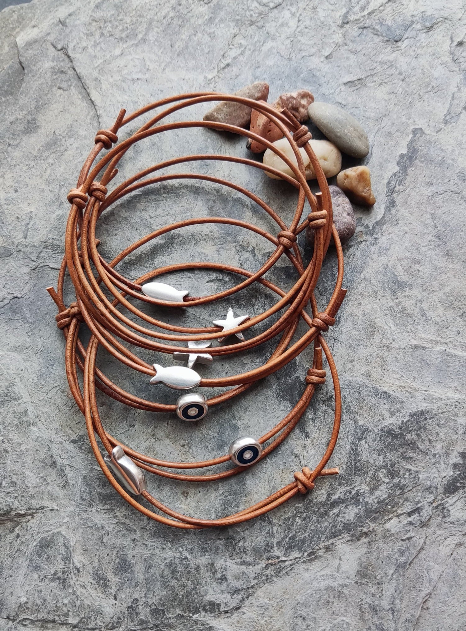 Pulseiras de couro minimalistas/Hippiechic