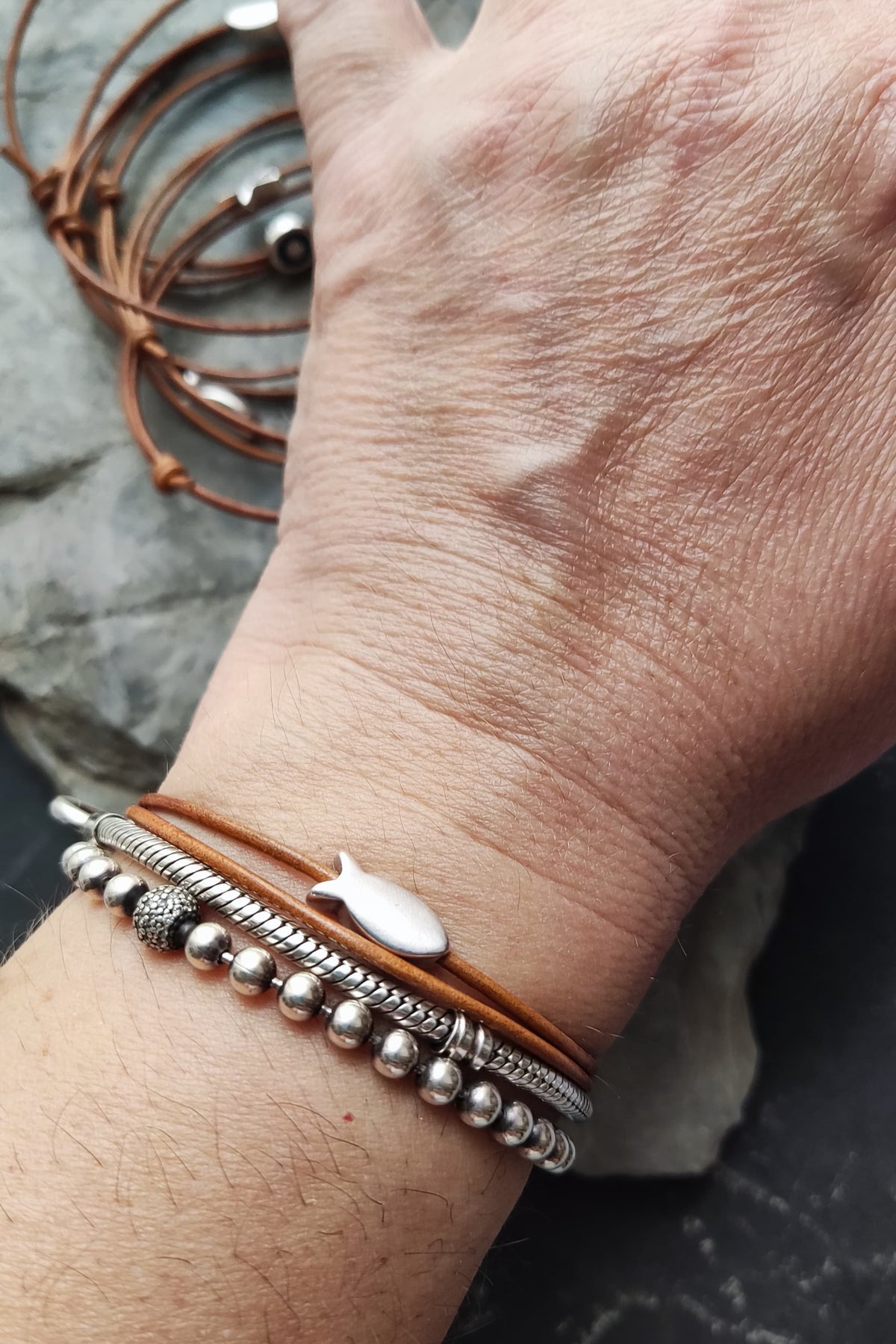 Pulseiras de couro minimalistas/Hippiechic