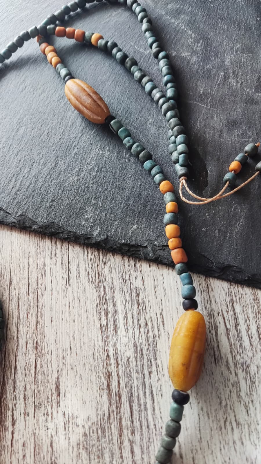 Colar de contas de vidro azul-petróleo e contas de vidro lampwork/Rustico