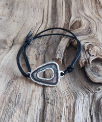 Pulseiras de couro genuíno com peça banhada a prata antiga