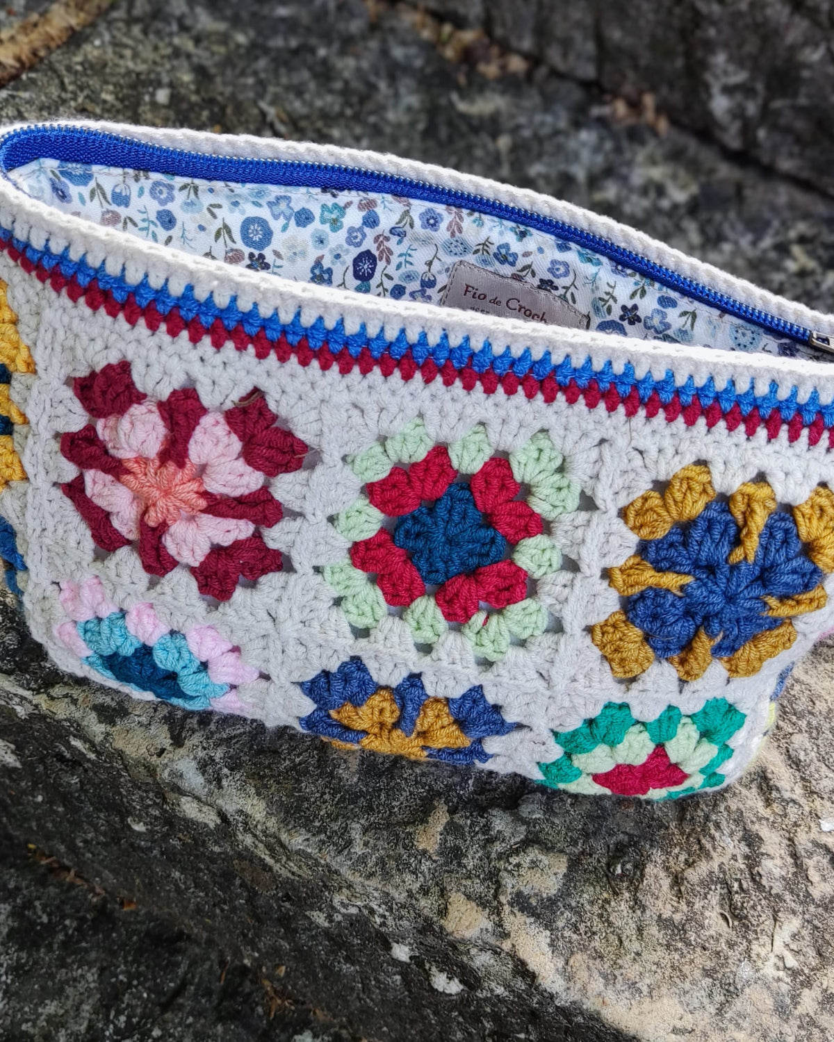 Nécessaire feita à mão em crochet