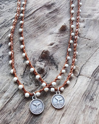 Colar de crochet com contas de howlita branca