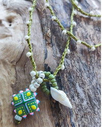 Colar comprido em cordão de crochet / Verde alface